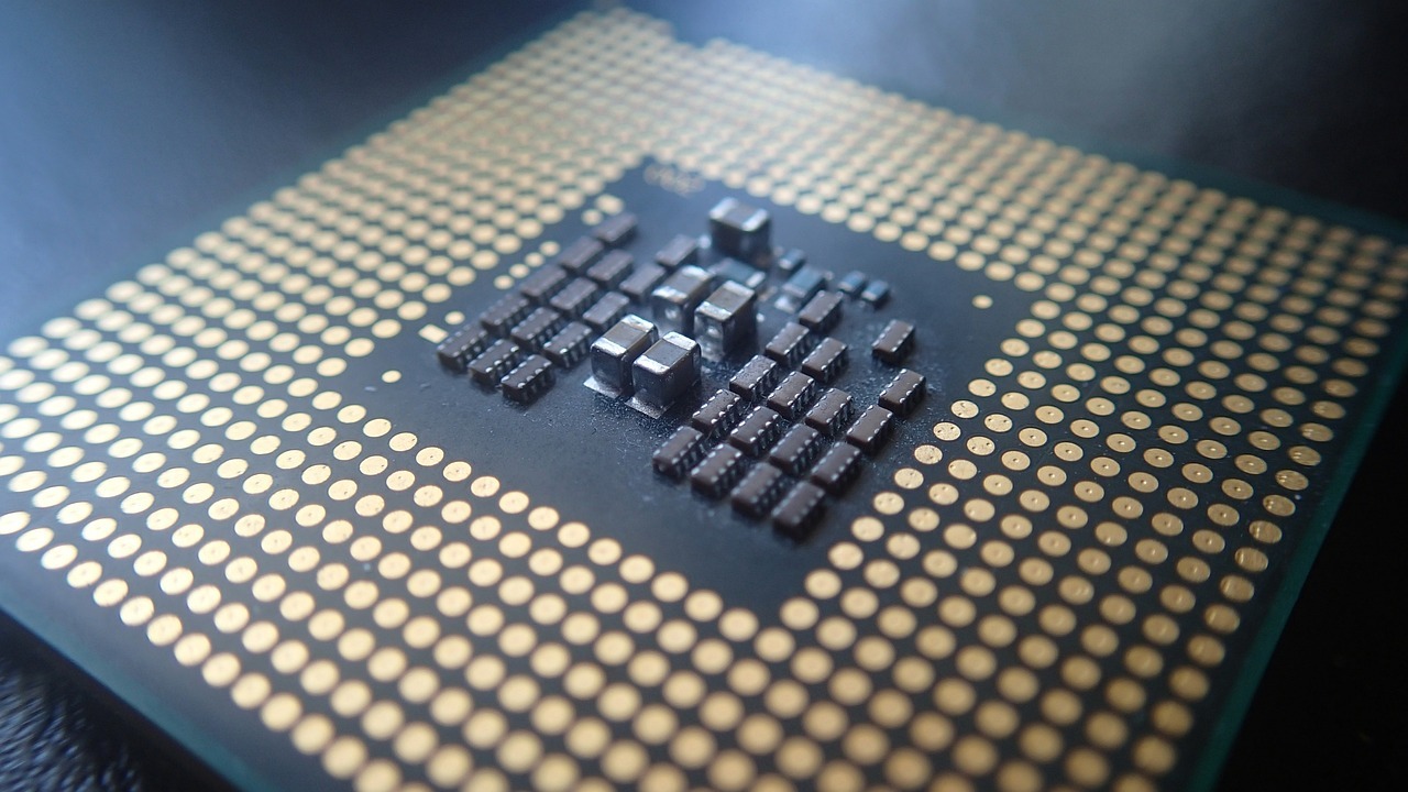Why CPU Performance Crumbles Drastically Beyond 50% Utilization Why CPU Performance Crumbles Drastically Beyond 50% Utilization